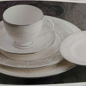 Waterford China Set (4)